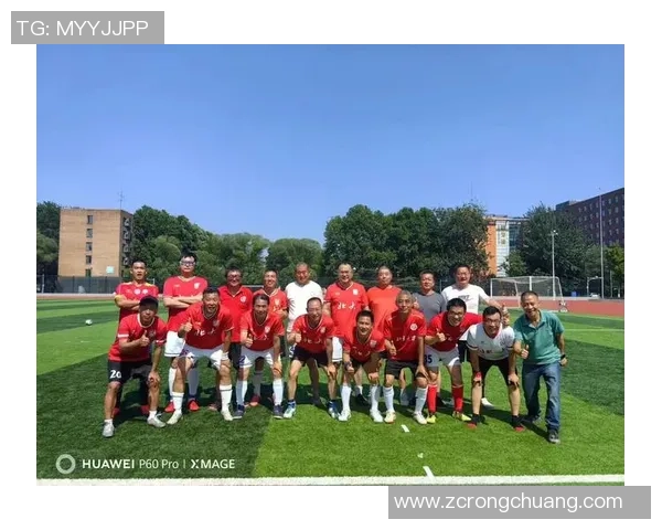 足球明星齐聚一堂大头合照展现团结与友谊的精彩瞬间